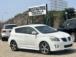 Pontiac Vibe 2010 White