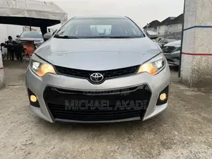 Toyota Corolla LE ECO Premium (1.8L 4cyl CVT) 2016 Silver
