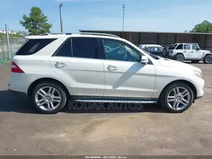Mercedes-Benz M Class ML350 4dr SUV (3.5L 6cyl 7A) 2015 White