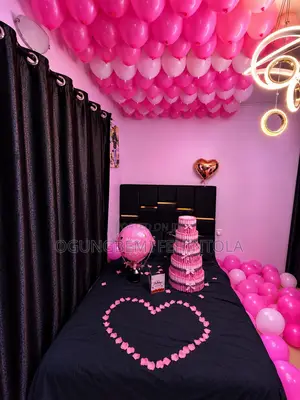 Gift Items Like Flower Bouquet Cake and Others Gift for Celebration