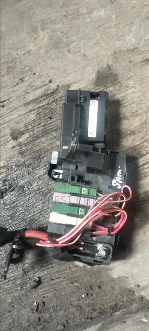 W 166 Mercedes-Benz Battery Connector and Start-Stop Relay Unit