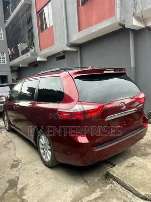 Toyota Sienna 2015 Red