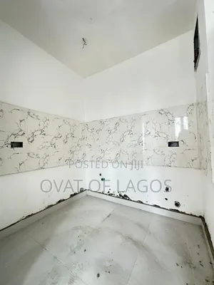 2bdrm Apartment in Chevron for sale
