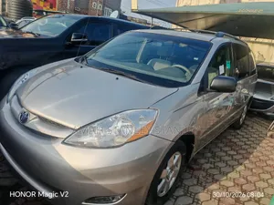 Toyota Sienna LE AWD 2006 Gold