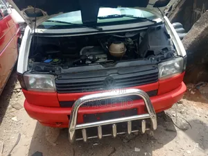 Volkswagen Transporter 2000 Red
