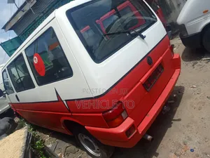 Volkswagen Transporter 2000 Red