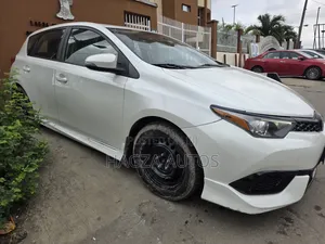 Toyota Corolla SE Special Edition 4dr Sedan (1.8L 4cyl CVT) 2017 White