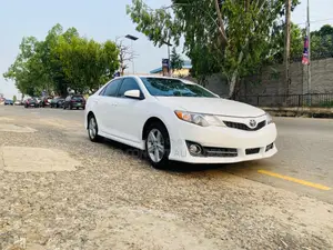 Toyota Camry SE 4dr Sedan (2.5L 4cyl 6A) 2012 White