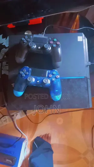 Hacked PS4 Fat With Complete Accessories