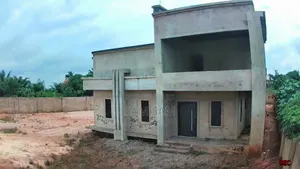 4bdrm Chalet in Oshimili South for sale