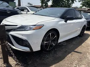Toyota Camry XSE V6 2021 White