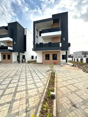5bdrm Townhouse / Terrace in Guzape District for rent