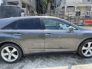 Toyota Venza AWD 2011 Gray