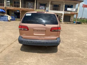 Toyota Sienna 2001 Gold