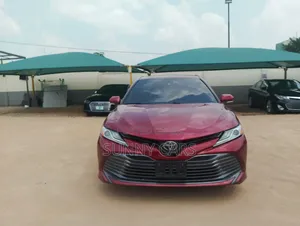 Toyota Camry XLE FWD (2.5L 4cyl 8AM) 2018 Red