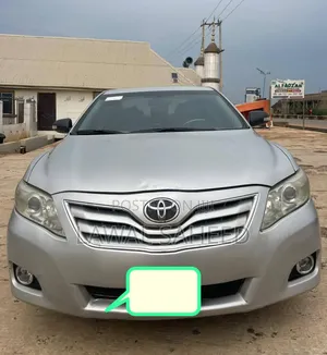Toyota Camry 2010 Silver