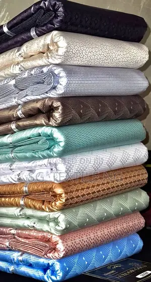 Coco Holland Luxury Gold - Supreme London - Width 160 - Yard