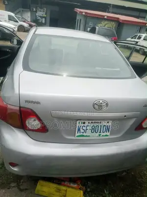 Toyota Corolla 2010 Silver