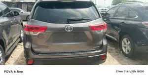 Toyota Highlander Limited 4dr SUV (3.5L 6cyl 6A) 2015 Gray