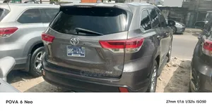 Toyota Highlander XLE 4dr SUV (3.5L 6cyl 6A) 2015 Gray