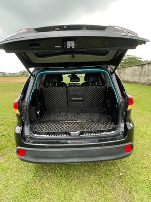 Toyota Highlander SE 2019 Black