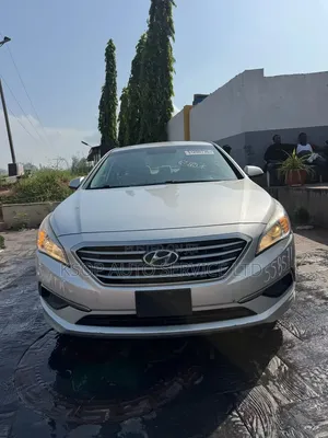 Hyundai Sonata Base Sedan FWD (2.4L 4cyl 6A) 2017 Silver