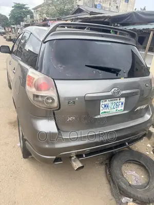 Toyota Matrix Hatchback FWD (1.8L 4cyl 5M) 2007 Gray