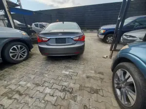 Hyundai Sonata Limited Sedan FWD (2.4L 4cyl 6A) 2011 Gray