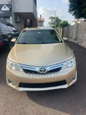 Toyota Camry XLE 4dr Sedan (2.5L 4cyl 6A) 2013