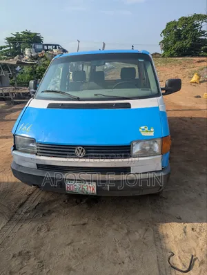 Volkswagen Transporter 2024 Blue