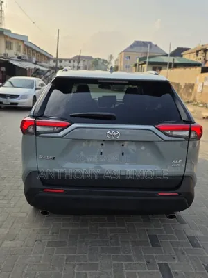 Toyota RAV4 XLE AWD 2019 Green