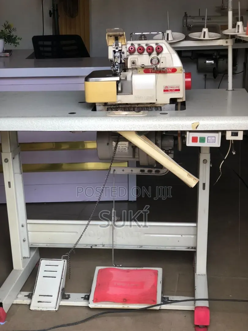 Industrial Sewing Machine 4 Threads