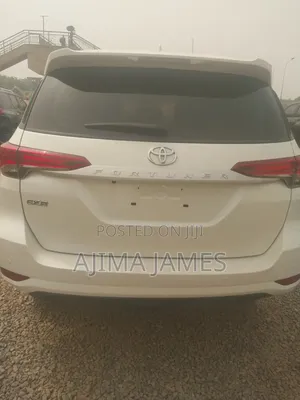 Toyota Fortuner 2021 Maroon