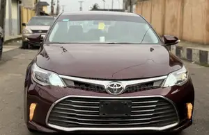 Toyota Avalon XLE Premium Sedan FWD (3.5L 6cyl 6A) 2013 Red