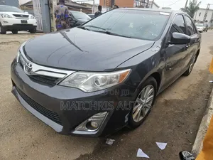 Toyota Camry XLE 4dr Sedan (2.5L 4cyl 6A) 2012 Gray