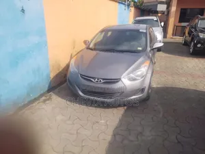 Hyundai Elantra GLS Sedan FWD (1.8L 4cyl 6A) 2013 Gray