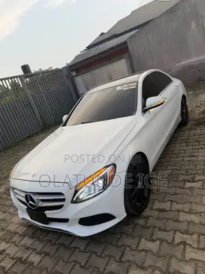 Mercedes-Benz C300 Luxury 4Matic Sedan AWD (2.0L 4cyl 7A) 2016