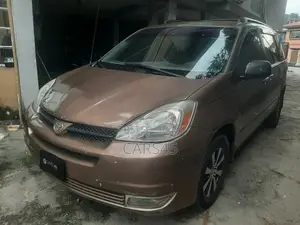 Toyota Sienna 2004 Gold