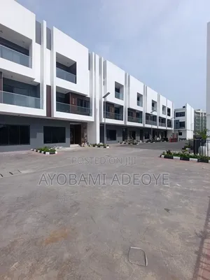 4bdrm Duplex in Lekki Phase 1 for rent