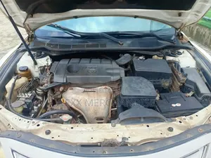 Toyota Camry XLE 4dr Sedan (2.5L 4cyl 6A) 2011 Off white