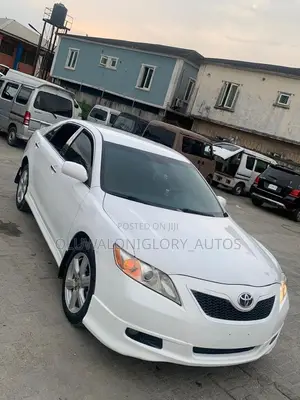 Toyota Camry SE V6 4dr Sedan (3.5L 6cyl 6AM) 2009 White