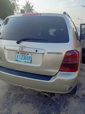 Toyota Highlander V6 AWD 2004 Gold