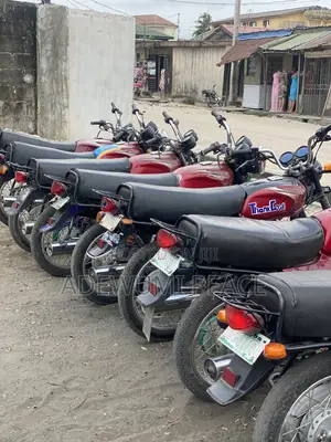 Bajaj Boxer 2024 Red