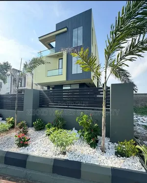 5bdrm Duplex in Ikota By Vgc for sale