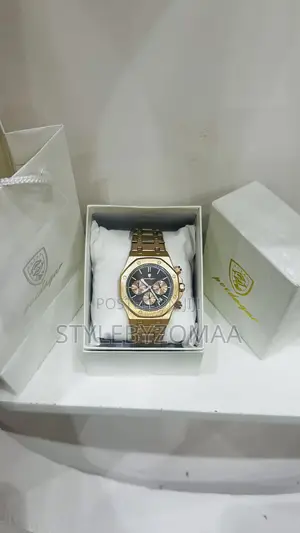 Poedagar Gold Wrist Watch