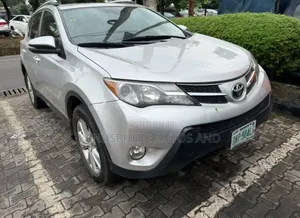 Toyota RAV4 LE 4dr SUV (2.5L 4cyl 6A) 2014 Silver