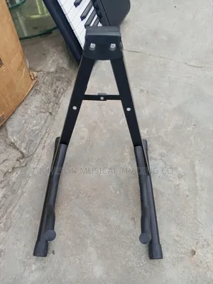 Cove Guitar Stand