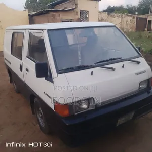 Mitsubishi L300 1999 White