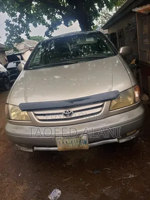 Toyota Sienna 2002 Gold