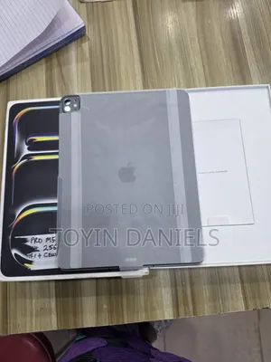 Apple iPad Pro 13 (2025) 256 GB Gray